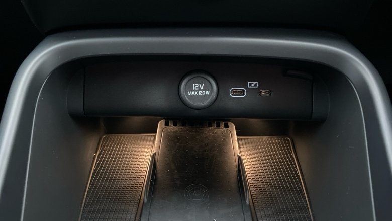 Volvo XC40 2.0 B3P Plus Black Edition 5dr Auto Petrol Estate